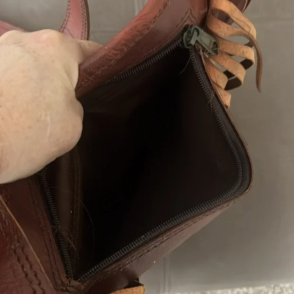 Hand-crafted Leather Fringed Adjustable Hip Belt-
Bumbag (unisex) - Picture 13 of 14